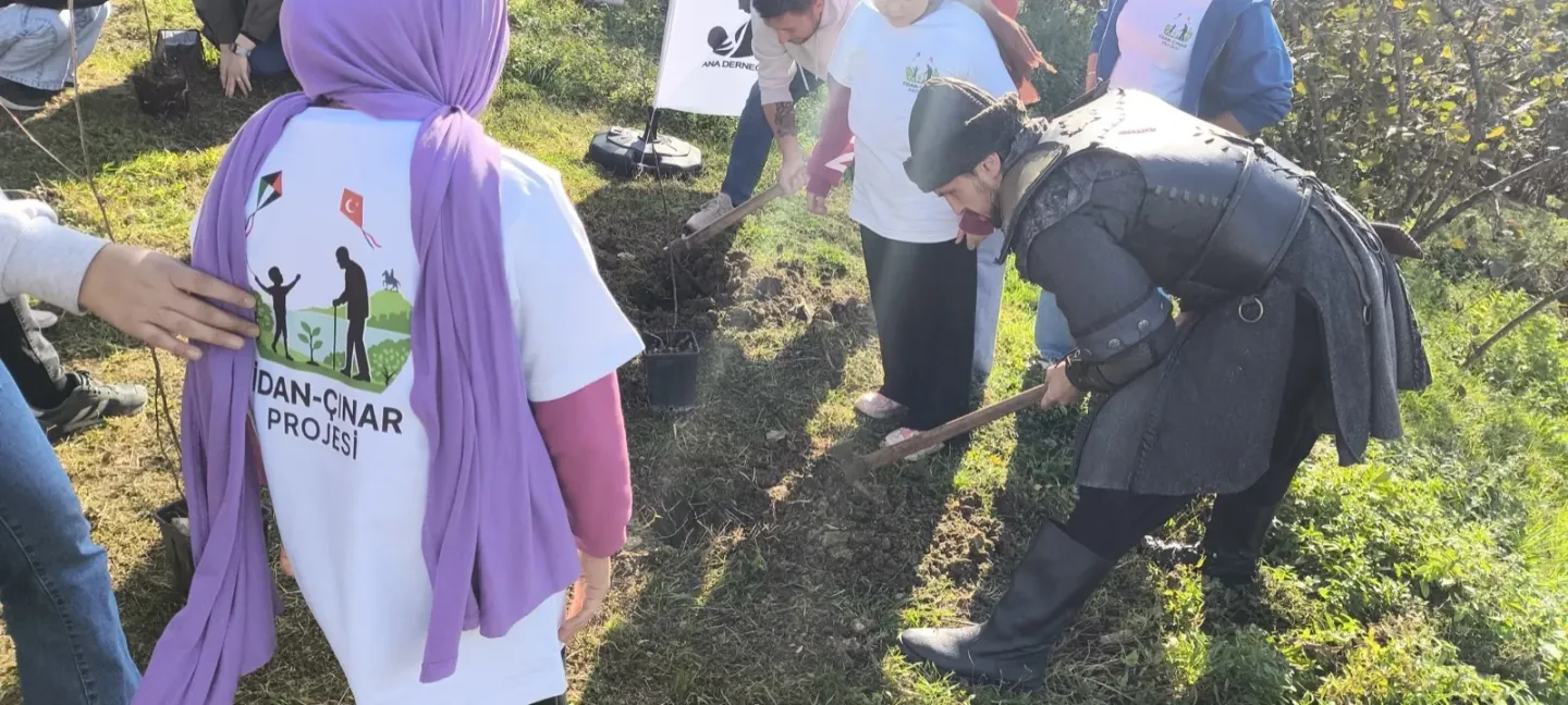 Emir Gazi kazmayı vurdu, fidanlar dikildi